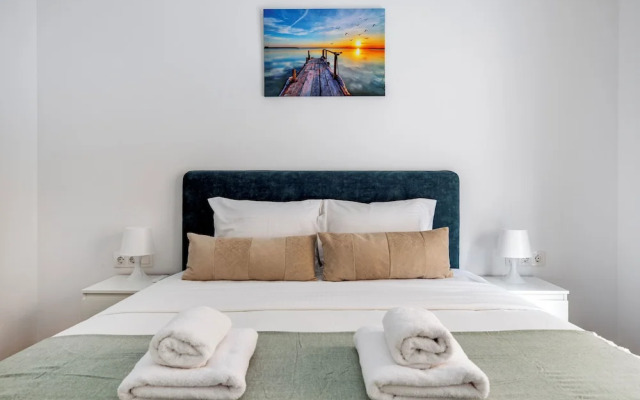 Cozyopolis - Timeless 3-BR in Athens