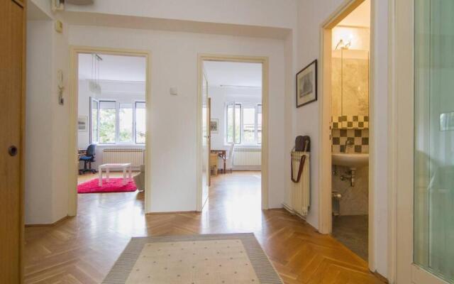 Apt 80 m2, wifi, jacuzzi, 5 guests, 10 m center