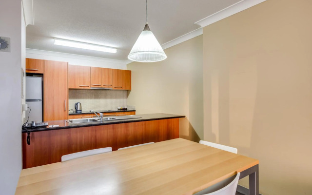 Central Hillcrest Apartment Hotel