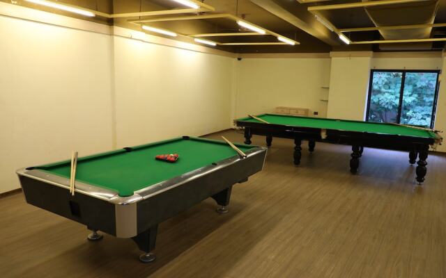 Neel's City Resort
