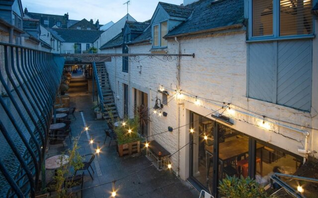 The Penthouse At The Mews - 2 Bedroom Apartment - Tenby