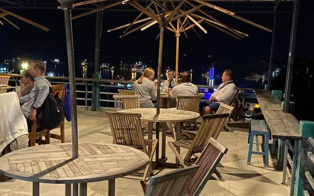 Pesona Restaurant and Room