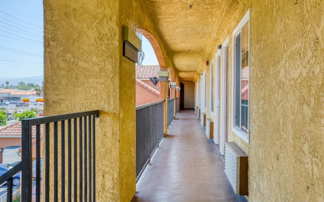 Passport Inn & Suites Corona Hotel