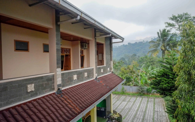 RedDoorz near Lokawisata Baturaden