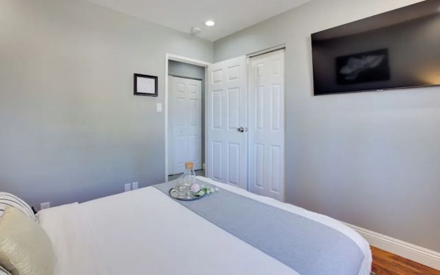 Las Vegas Retreat w/ Yard < 5 Mi to Strip!