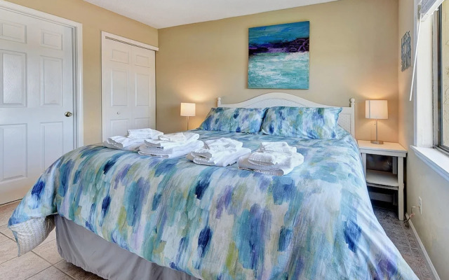 Ocean & Racquet 2303 by Vtrips