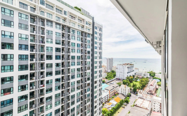 The Base Central Pattaya by Favstay