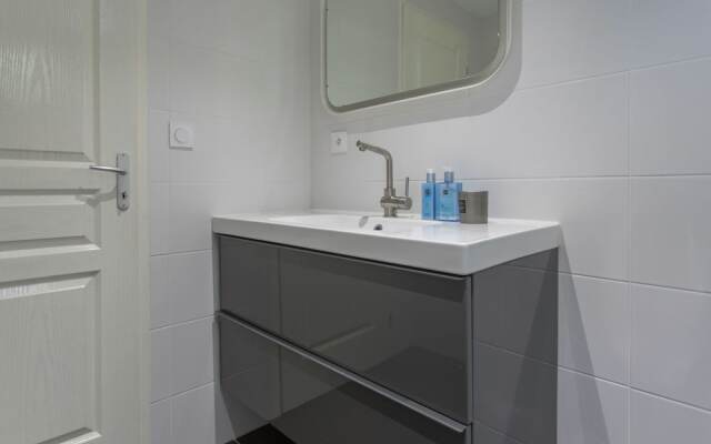 Huge Villa in Montbrun-des-corbières With Swimming Pool