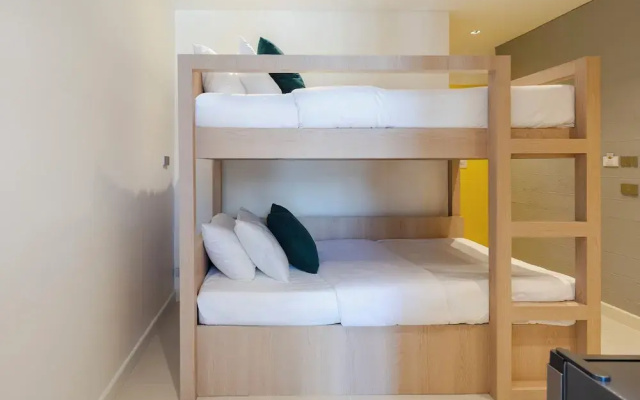 Bembis Hotel Charoenakorn 10