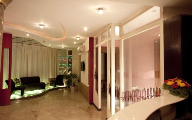 Grandeur Luxury Suites