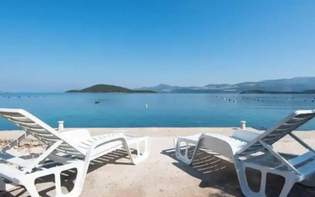 Spacious and Cozy Seafront Apartments