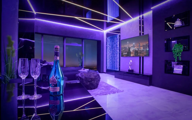 Apartments in Sky Tower with Bathtub near the window
