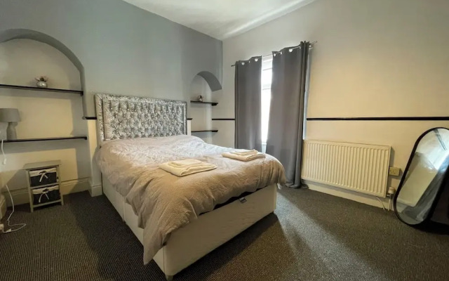 Cozy 2 Bedroom Property With all Amenities