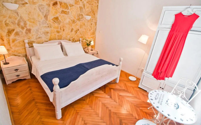 Peristil Loft