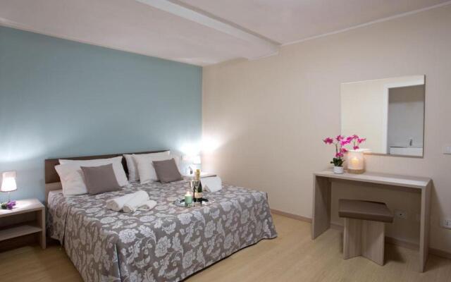 Sala Comacina Apartment No 1 (Sleeps 10)