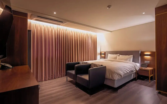 Yaja Hotel Peace Square branch