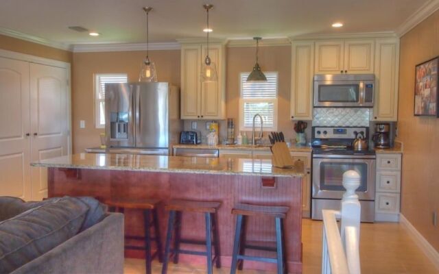 Palm Breeze - 4 Br Home