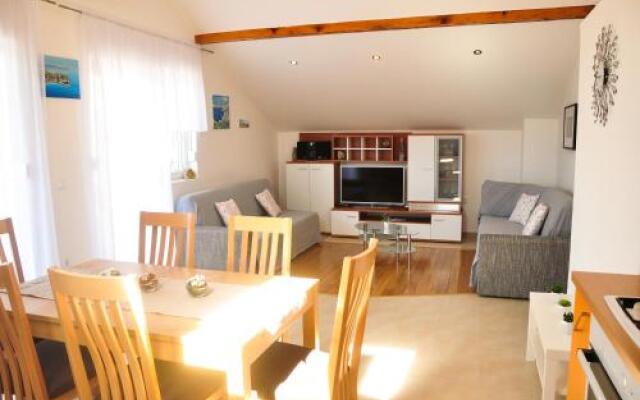 Rustic Apartment Mariva