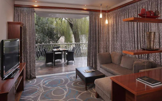 Moloko Executive Apartments & Hotel