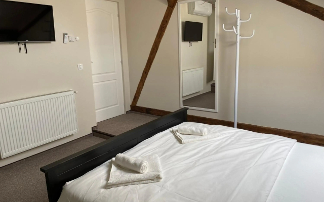 Theater Guesthouse with Parking