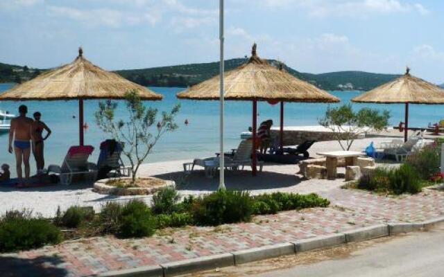 Apartment Obala Petra Kresimira Iv 1