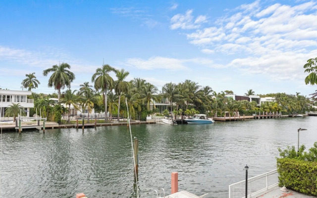 Bay Harbor Sunset Apt 2C