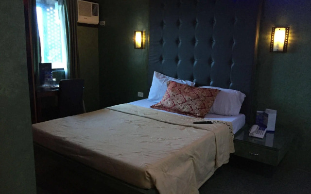 Icon Hotel Macapagal