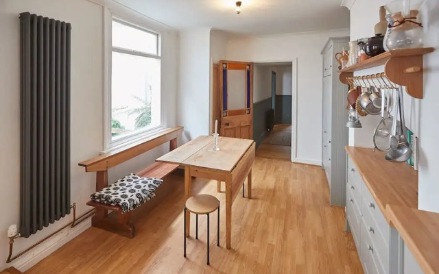 Host Stay Emerald Residence