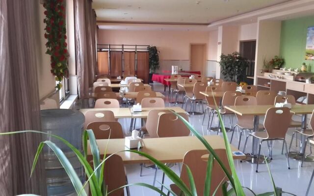 Homeinn Ease Hotel (Qingdao Binhai College Qingda Affiliated Hospital)