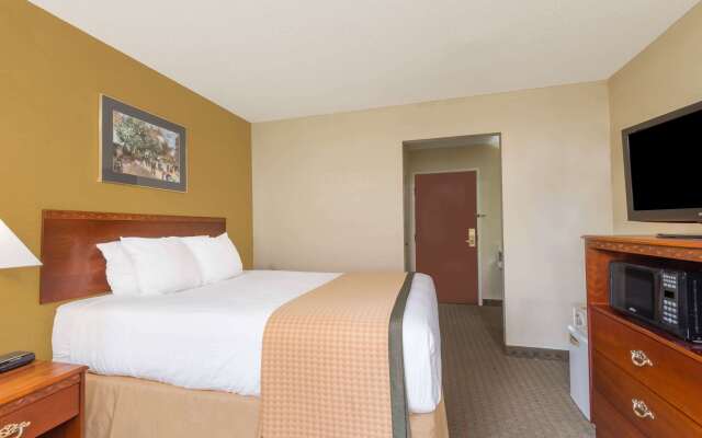 Days Inn by Wyndham Norton