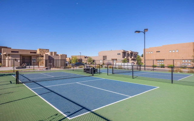 Stargazer Luxury Condo, Rooftop Views, Private Hot Tub