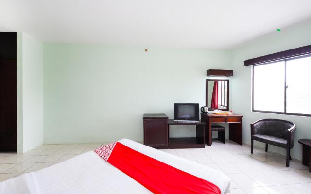OYO 43955 N9 Business Hotel