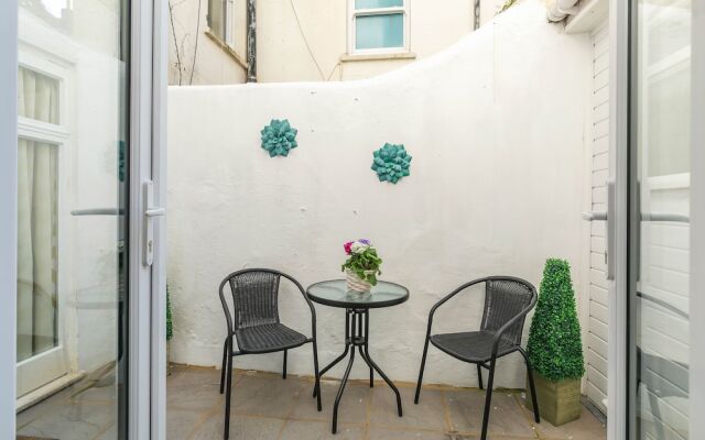 Beach Patio - Seafront One Bedroom apt
