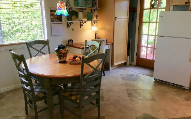 Sandra D's Country Guest House