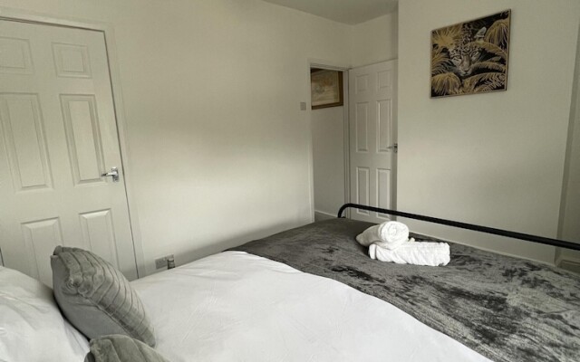 Remarkable 2 bed House in Rochester