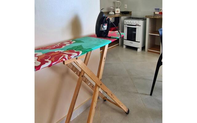 2 QUARTOS em CONDOMÍNIO TRANQUILO com PISCINA Estacionamento coberto  PARQUINHO para CRIANCAS - Cozinha Completa, VENTILADO, nascente, AR CONDICIONADO  800m da praia do PORTO DAS DUNAS e BEACH PARQUE - Ceará