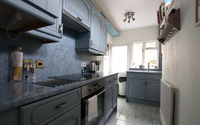 Charming & Spacious Garden Flat Close to the Clifton Triangle