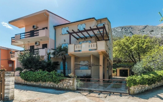 Beautiful Home in Bosana With Wifi and 1 Bedrooms