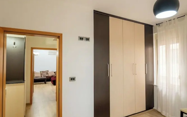 Tirent Apartment - Spacious 2-Bedroom Stay Near Liqeni i Thatë