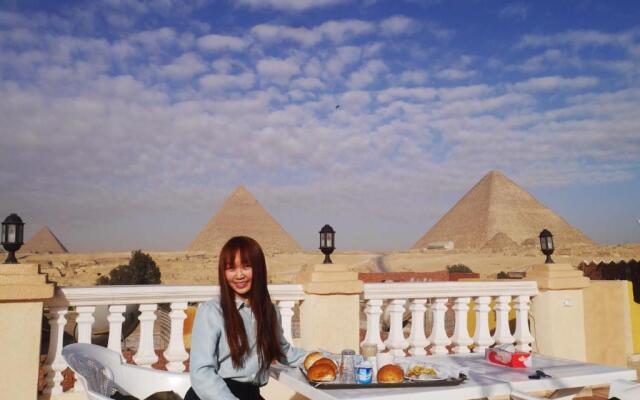Royal pyramids Inn