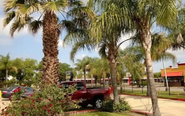 Scottish Inn & Suites - Hobby Airport