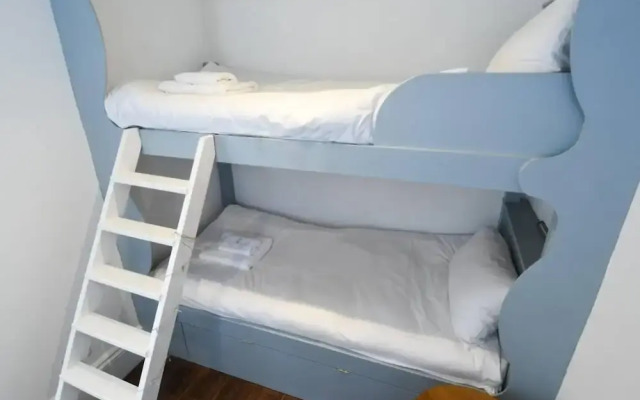 Amazing river view house sleeps 8