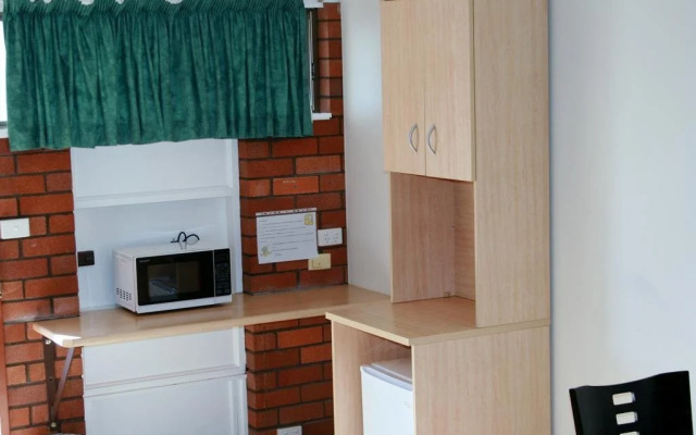 The Plains Motor Inn