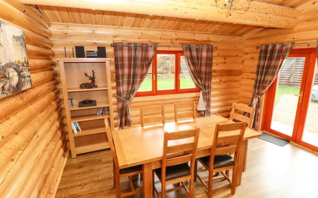 Oak Lodge