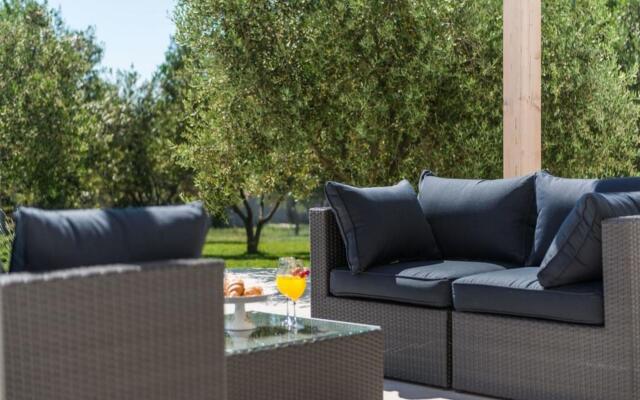 Luxurious Villa in Debeljak with Swimming Pool