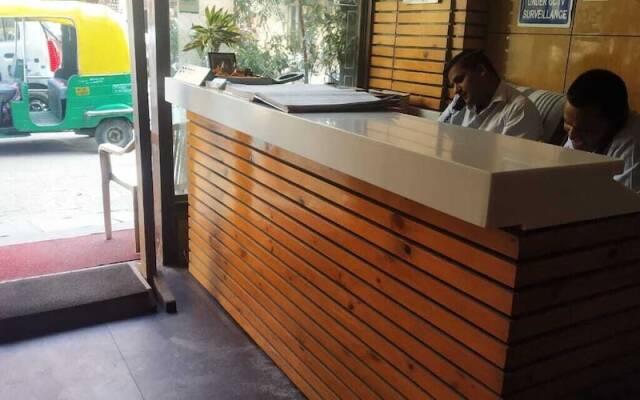 ADB ROOMS Hotel Saya Deluxe