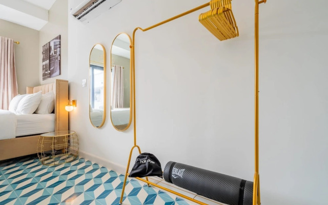 w Radiant Loft w Fabulous Deco in Santa Ana