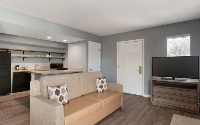 Hawthorn Suites by Wyndham Holland/Toledo Area