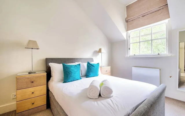 JOIVY Quiet Mews Apartment in New Town