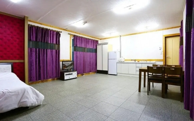 Eomeoni Pum Sok Maeul Pension